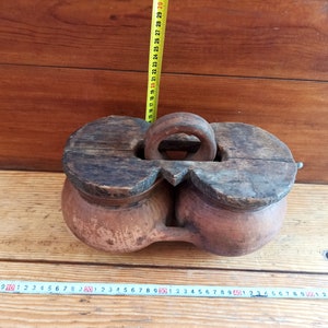 Antik kruka för att transportera mat på fältet, från två behållare, med lock, 1800-talet. Kruka för mat. Historisk artefakt. Antik gåva.