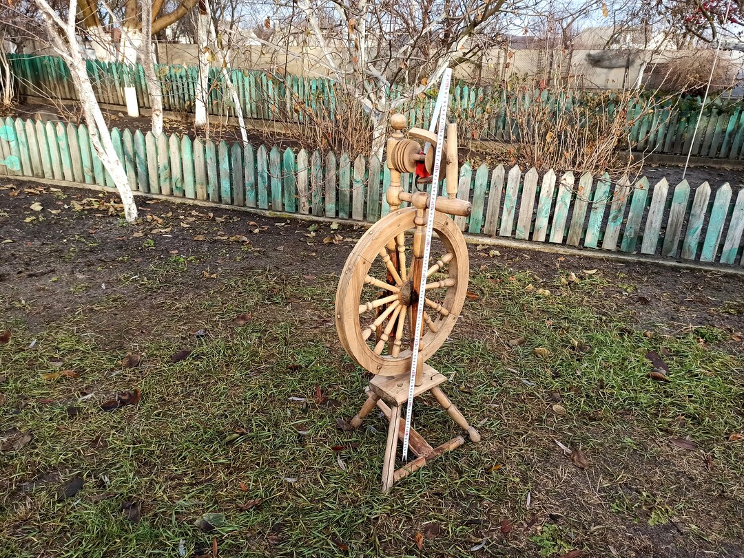 Antique Mechanical Wooden Hand Spinning Wheel for Making Thread. 19th