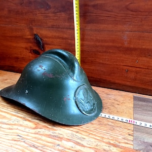 Vintage fireman&#39;s helmet (model 1938) Firefighter&#39;s clothing. Firefighters. Safety helmets. Army helmets. Firemen&#39;s helmets.