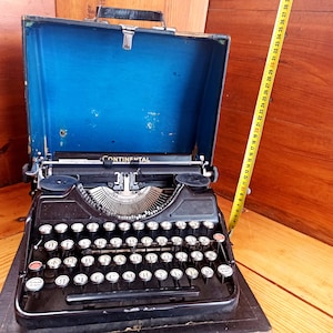 An old CONTENENTAL mechanical machine in its own suitcase. Historical artifact. Antique gift. Typewriters.