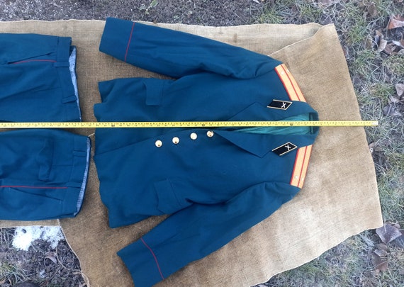 Oud militair uniform van een luitenant van het Sovjetleger uit de Koude Oorlog. Historisch artefact. Militair souvenir. Legerkleding. Etsy Belgie
