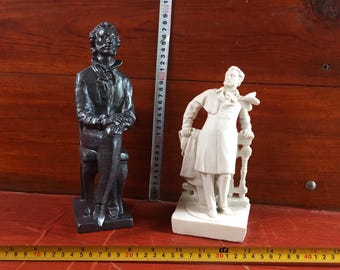 2 vintage figurines of the Russian poet Pushkin. Tabletop sculpture. Pushkin. Poet figurines. Pushkin figurines.