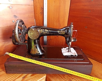 Antique Singer Sewing Machine – Late 19th Century, Native Wooden Box