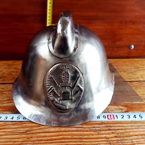 Vintage fireman's helmet (model 1938) Firefighter's clothing. Firefighters. Safety helmets. Army helmets. Firemen's helmets.
