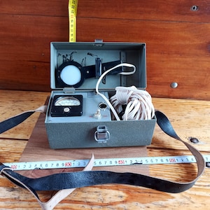 Antique device Luximeter-1 LKP (EKRAN factory) for measuring illumination. Electrical measuring instrument. Army apparatus.