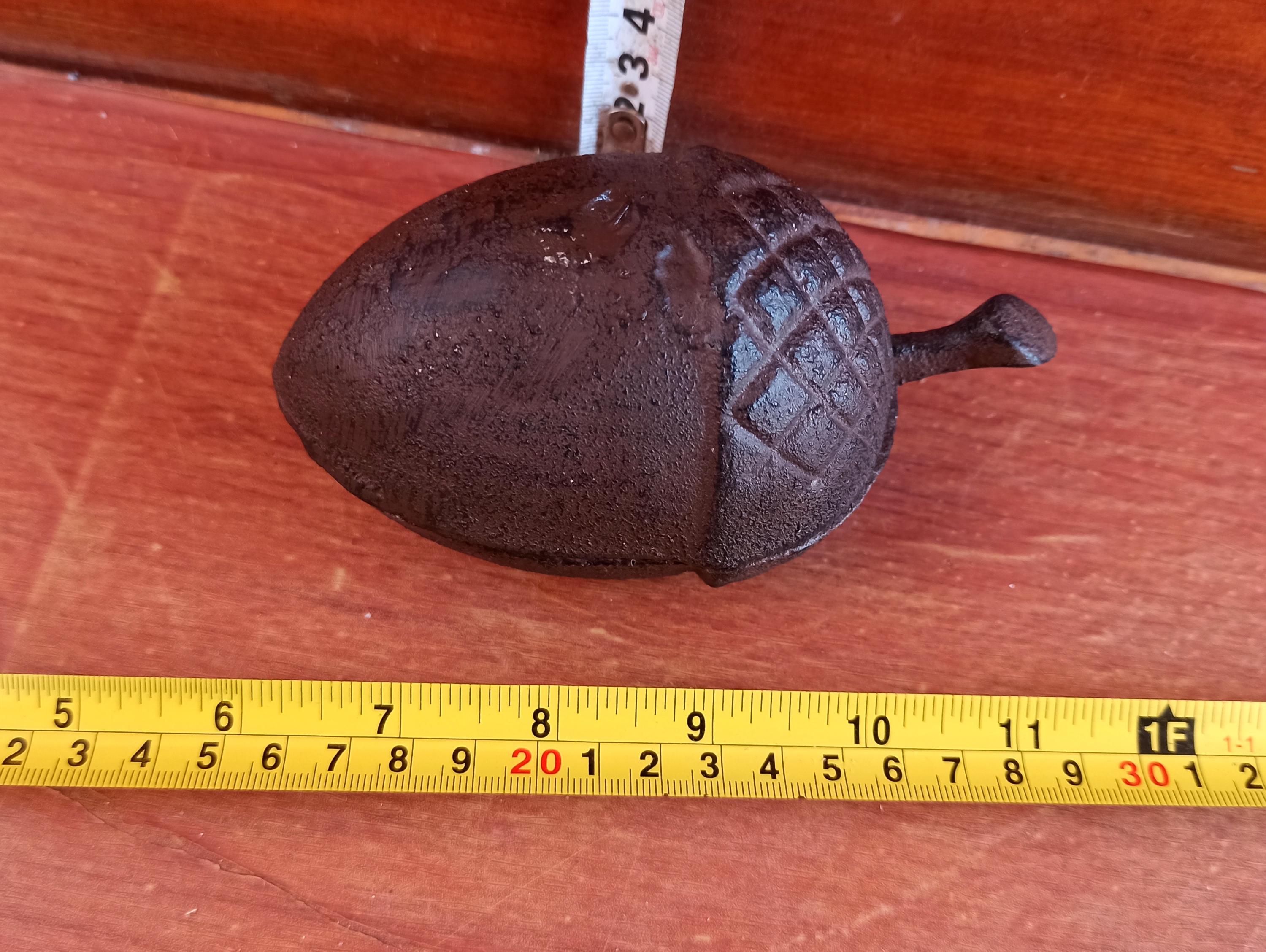 Vintage cast iron casket for small items - Acorn. Box - Acorn. Ashtrays.