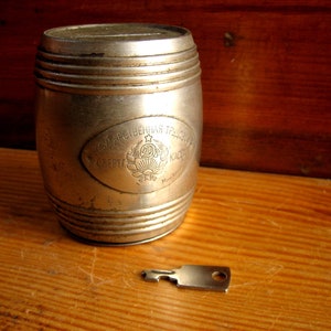 Antike mechanische Spardose, aus der UdSSR, Anfang des 20.Jahrhunderts. Historisches Artefakt. Ein antikes Geschenk,