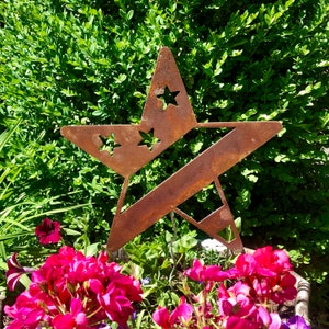 Patriotic Star Yard Art Rusted