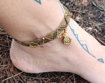Boho macramé enkelbandje, bedel enkelbandje, gevlochten armband met kralen, hippie micro-macramé voetarmband