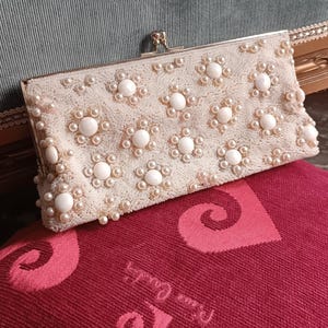 Vintage Beaded White Clutch Bag – Elegant Retro Evening Purse