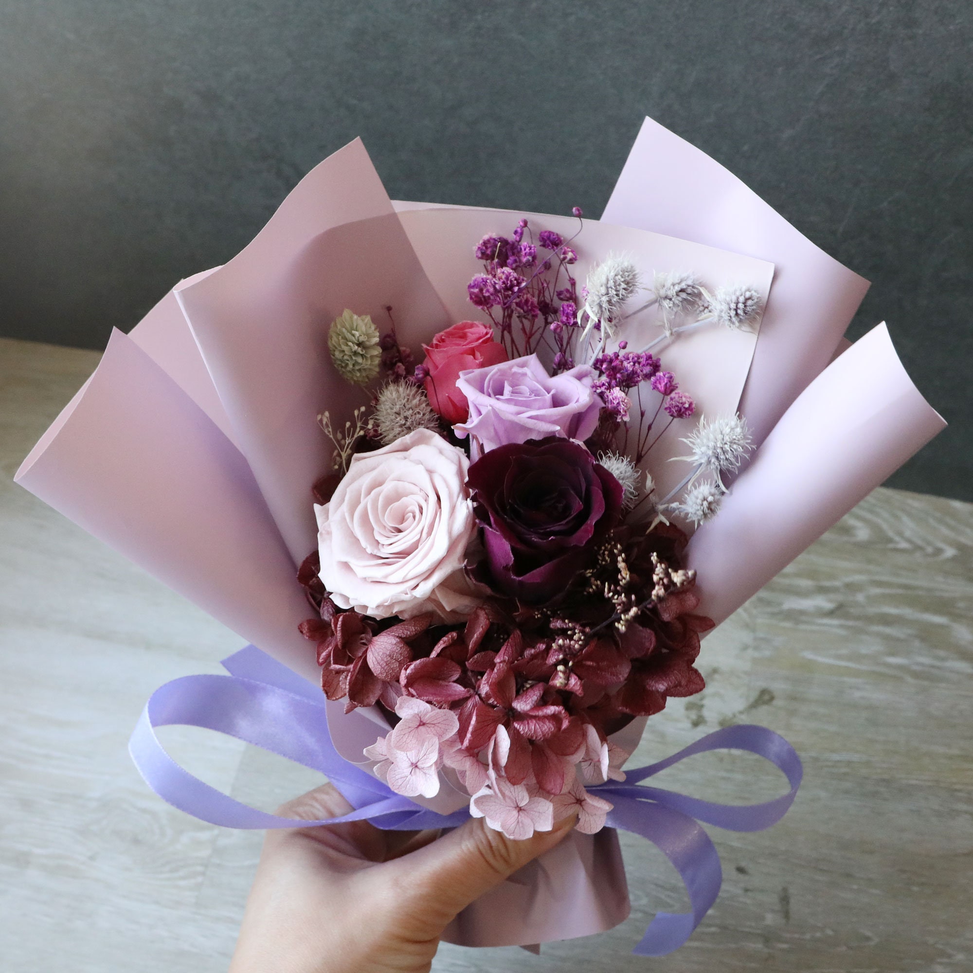 Box de 36 rosas eternas  Flower making with ribbon, Ribbon crafts diy, Diy  valentine's day decorations