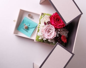 Eternal roses, Eternal Hydrangeas and dried flowers gift box jewelry box
