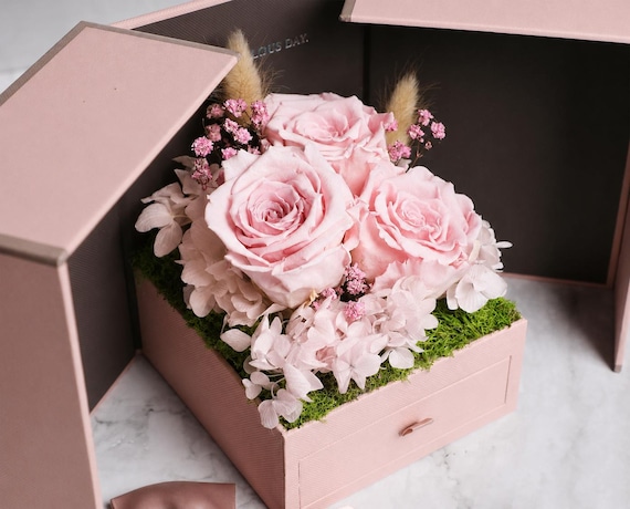 Pink Eternal Rose Gift Box: Preserved Hydrangeas & Dried Flowers