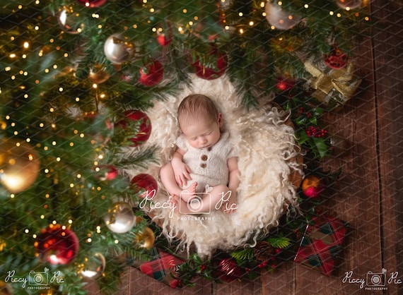 Newborn Christmas digital backdrop, overhead, newborn nest, Christmas nest, newborn Christmas tree red digital backdrop, red, gold
