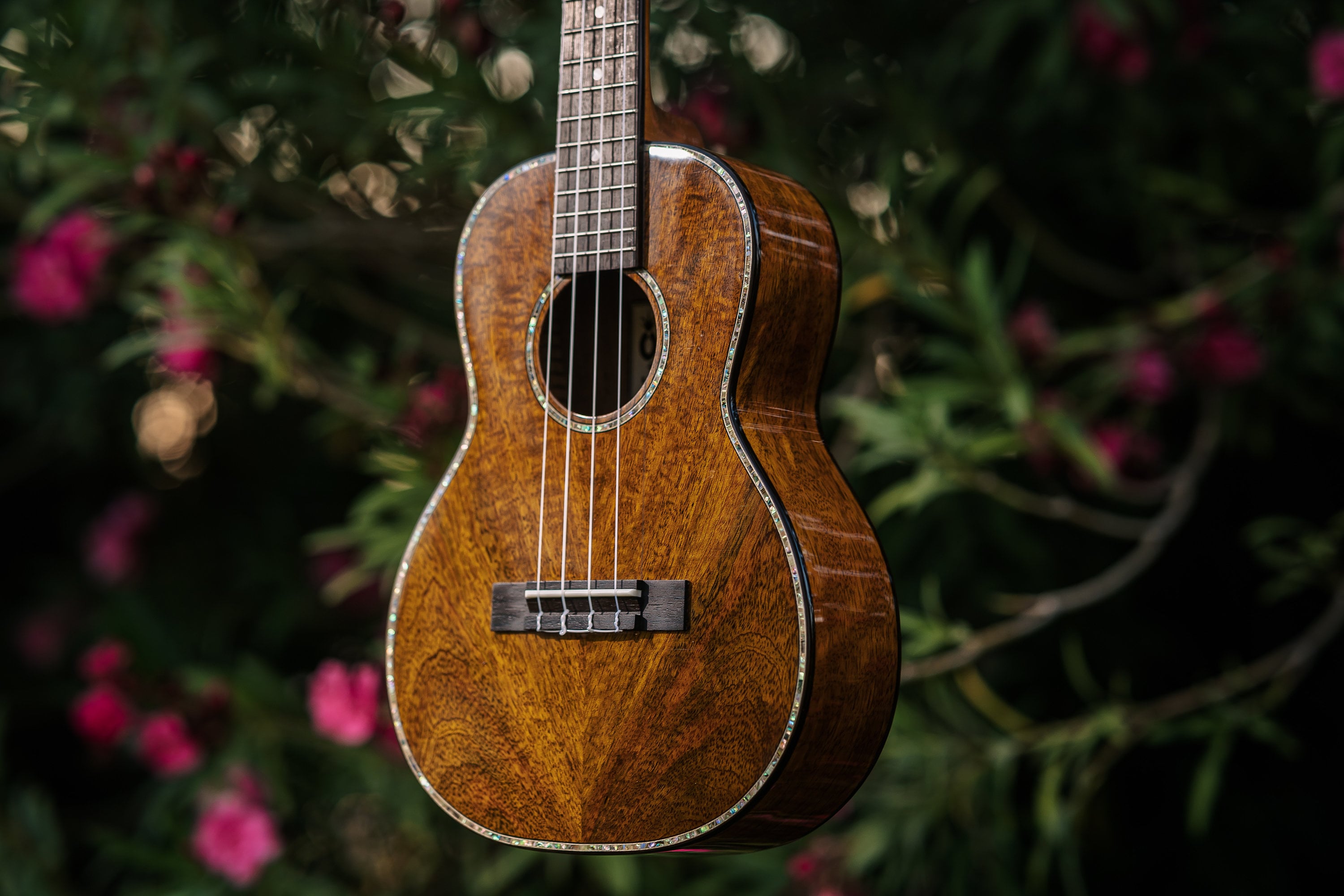 Limited Edition Low G Solid Mango Ohana Tenor Ukulele with Worth Brown