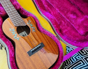Solid Concert Mahogany Ohana Bundle with Tweed Hard Case Ohana CK-60CG
