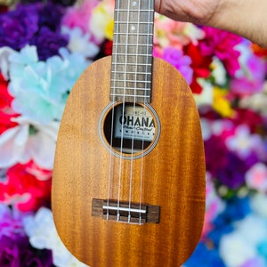 Pineapple Queen Mahogany Concert Ohana Ukulele Bundle