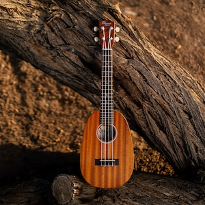 Pineapple Queen Mahogany Concert Ohana Ukulele Bundle