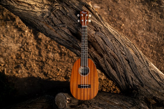 Pineapple Queen Mahogany Concert Ohana Ukulele Bundle