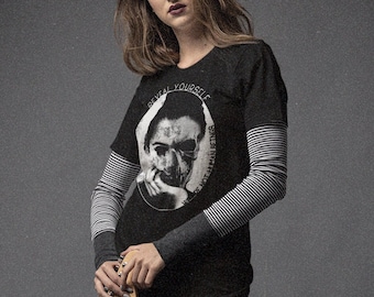 Alternative Goth Clothes Aesthetic - 2000s Y2k Grunge Reveal Yourself T-Shirt