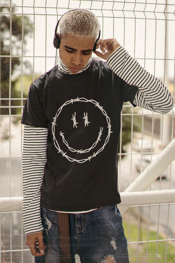 Alternative Nu Goth Clothing - Grunge Streetwear Graphic Unisex T-Shirt - Barbwire Smile