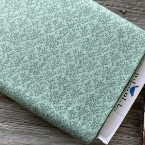 Tela BROTES Y MARIPOSAS de Cayla Naylor de Riley Blake Designs Floral Green