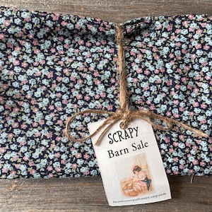 FABRIC BARN SALE Vintage Calico Fabric Cotton for Quilting Crafts Sewing 18 x 41 inches