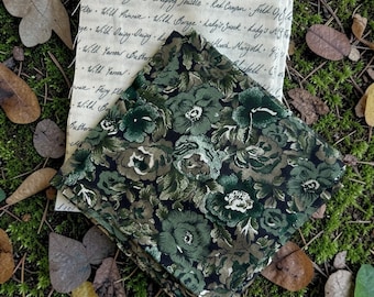 1960年代のモダンなパッチワーク、手縫いのキルティングと刺繍が施され