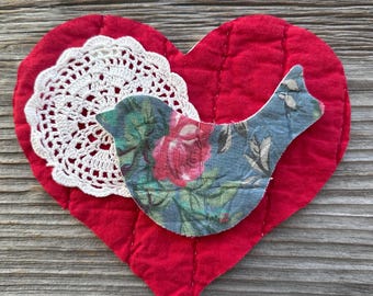 1960年代のモダンなパッチワーク、手縫いのキルティングと刺繍が施され