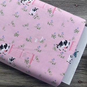 Stoff TULPEN- COTTAGE Kühe Bunnies Blau Tulpen Weide von Melissa Mortinson Riley Blake Designs