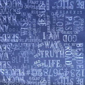 Puede incluir: Un fondo azul marino está cubierto con texto blanco en varias fuentes y tamaños. Las palabras y frases incluyen "The Way, Truth, Life", "Be Still" y números. El diseño general tiene un aspecto vintage y desgastado.