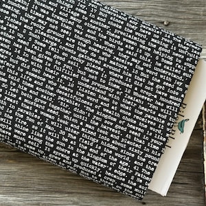 SEWING SEEDS lll FABRIC par J Wecker Frisch avec texte en noir et blanc Parabole du semeur Texte biblique de Riley Blake Designs