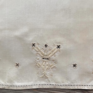 Vintage Embroidered Linen Dish Towel Geometric Motif Design 1920&#39;s 14 1/2x 21 1/2 inches