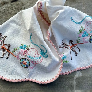 Vintage Runner haftowany jeleń z kwiatami w kształcie serca metaliczny Rick Rack Trim