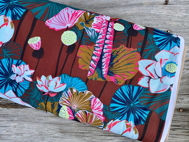 Free Spirit Fabrics One Mile Radiant by Anna Maria/'s Conservatory LOTUS midnight color Cotton Fabric Quilting Crafts Sewing