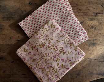 1960年代のモダンなパッチワーク、手縫いのキルティングと刺繍が施され