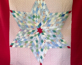 1960年代のモダンなパッチワーク、手縫いのキルティングと刺繍が施され