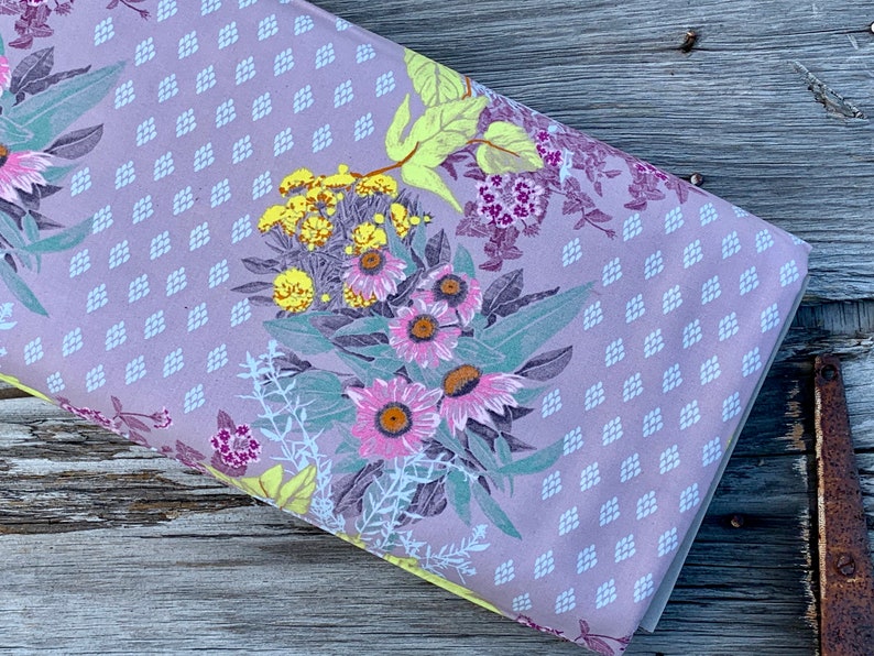 Free Spirit Fabrics One Mile Radiant by Anna Maria/'s Conservatory LOTUS midnight color Cotton Fabric Quilting Crafts Sewing