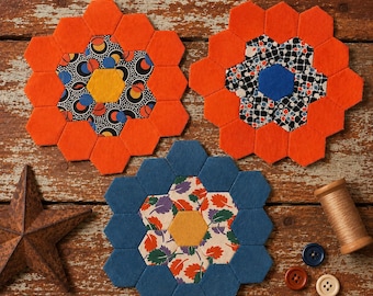 1960年代のモダンなパッチワーク、手縫いのキルティングと刺繍が施され