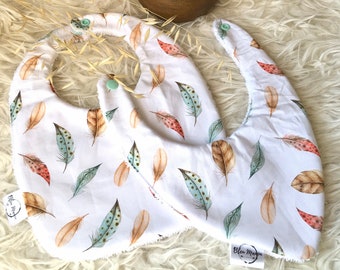Cotton baby bib from birth, feather theme. baby birth gift, baby birth list, baby meal bib, bandana bib