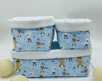 Panière en tissu pour rangement table à langer bébé pour lingettes, couches et produits, thème animaux pirates.