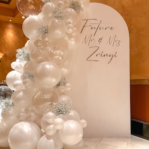 Ghirlanda di palloncini di perle fai da te, arco di palloncini bianchi, addio al nubilato, palloncini bianchi per la sposa, palloncini per la festa della sposa, arco per matrimonio, festa della sposa,