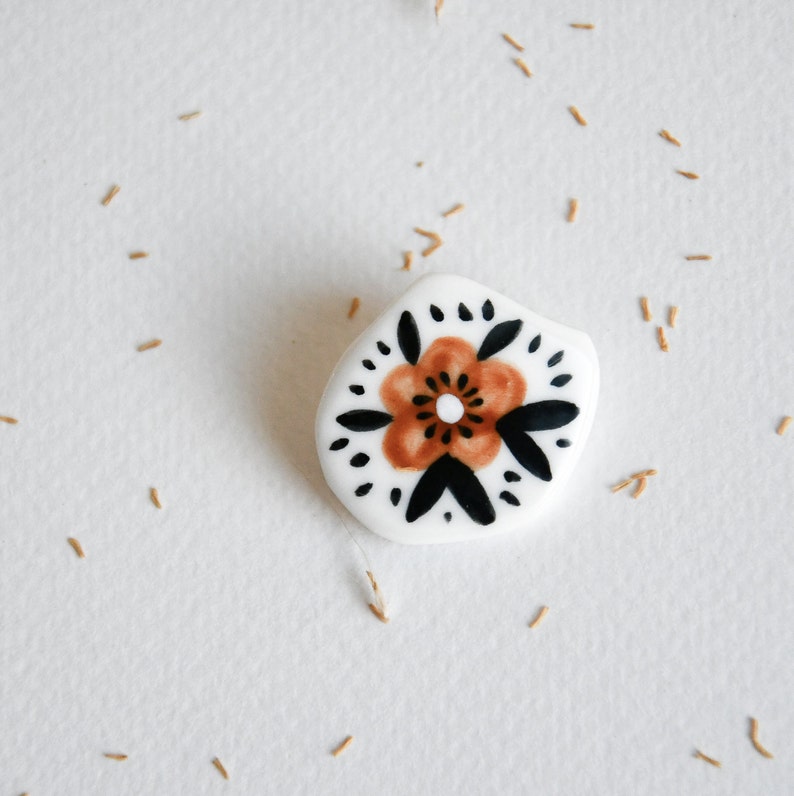 Enamelled porcelain brooch