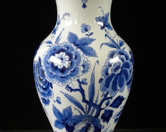 Royal Delft blue (1988) large handpainted flowervase w. floral design (Porceleyne Fles)