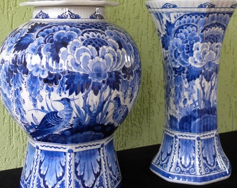 Royal Delft blue (1969/1970) EXTRA LARGE handpainted lidded vase & beaker vase decorated with peonies and birds (Porceleyne Fles)