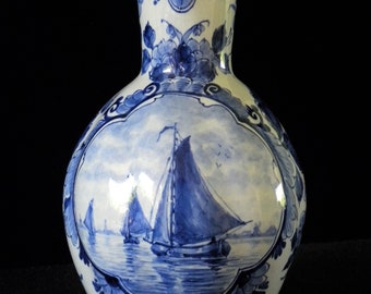 Royal Delft blue (1951) handpainted jug with sailing boat and floral decor (Porceleyne Fles)