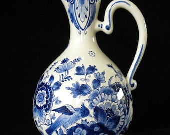 Royal Delft blue (1959) handpainted jug model "goose" with bird and floral decor (Porceleyne Fles)