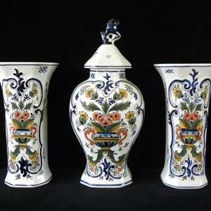 Royal Delft polychrome 1976/ 1977 handpainted three-piece kaststel: two beaker vases and covered pul Porceleyne Fles image 3