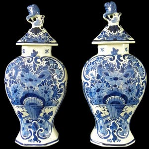 Royal Delft antique (1915) PAIR of handpainted covered puls "balustervases" (Porceleyne Fles)