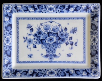 Royal Delft blue handmade Blueware plate with flower basket (Porceleyne Fles, with gift box)